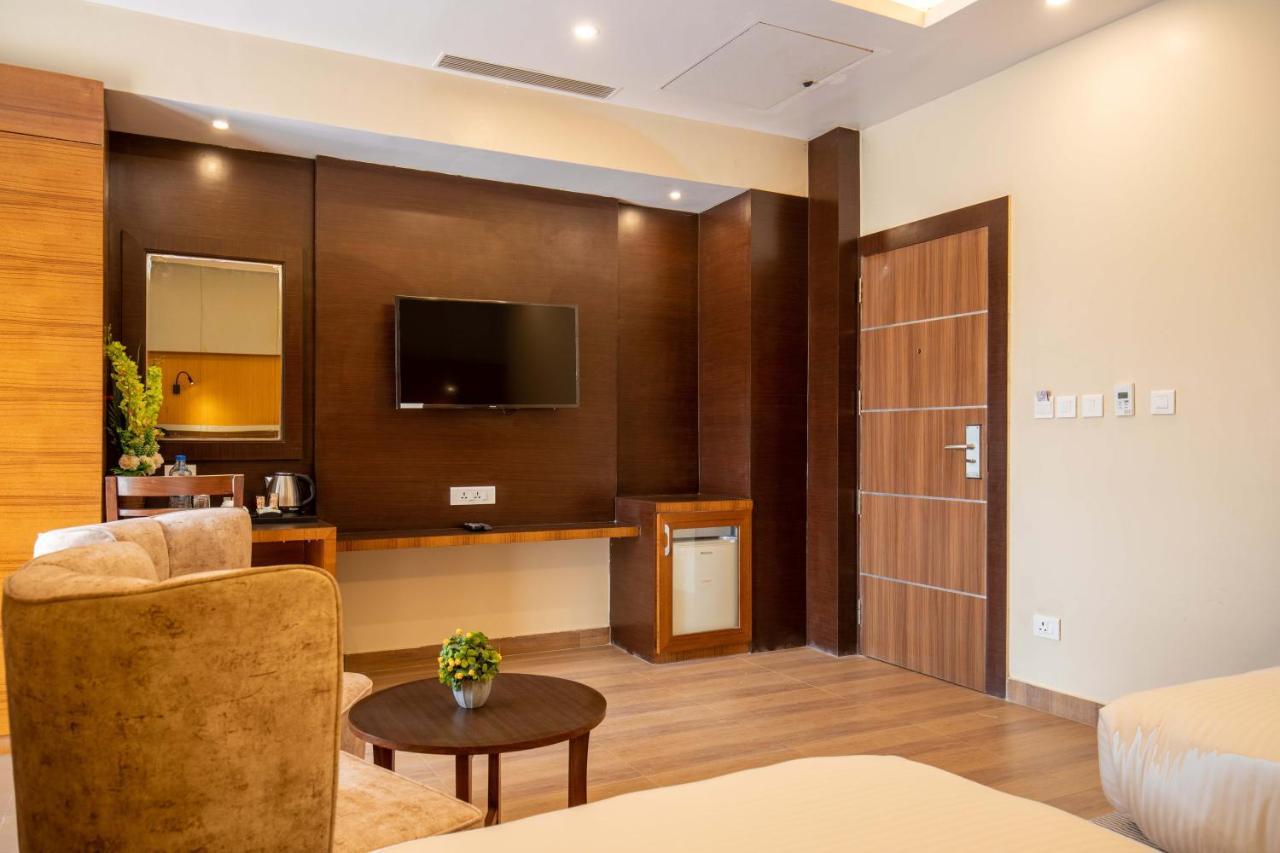 Hotel Palm International Butwal ภายนอก รูปภาพ
