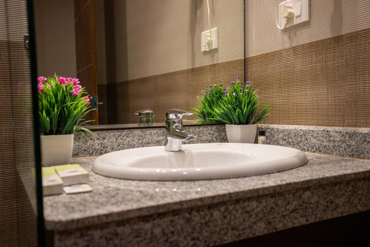 Hotel Palm International Butwal ภายนอก รูปภาพ
